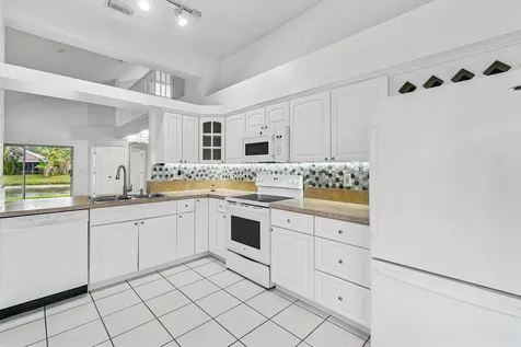 1007 Via Jardin Riviera Beach FL 33418