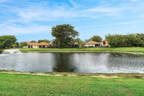 1007 Via Jardin Riviera Beach FL 33418