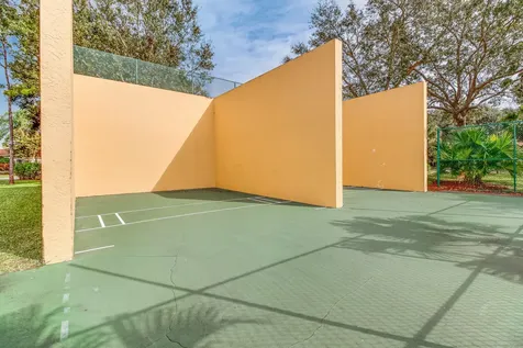 1007 Via Jardin Riviera Beach FL 33418