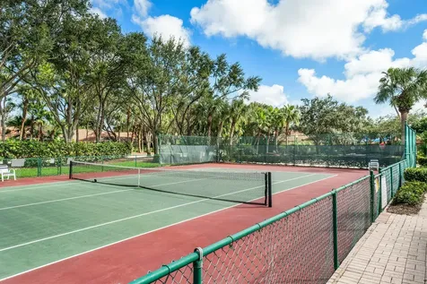 1007 Via Jardin Riviera Beach FL 33418