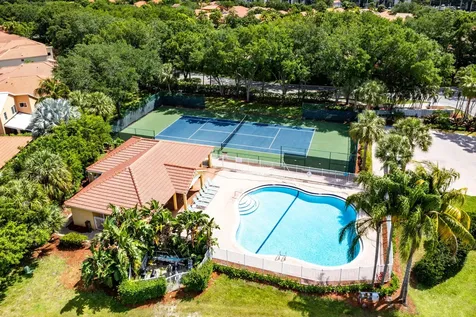 1007 Via Jardin Riviera Beach FL 33418