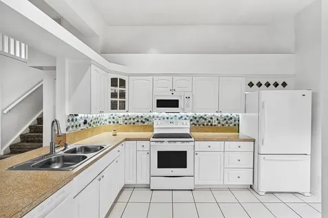 1007 Via Jardin Riviera Beach FL 33418