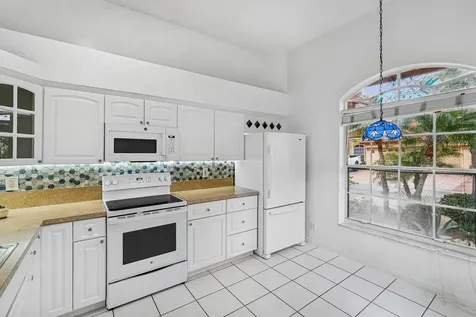 1007 Via Jardin Riviera Beach FL 33418