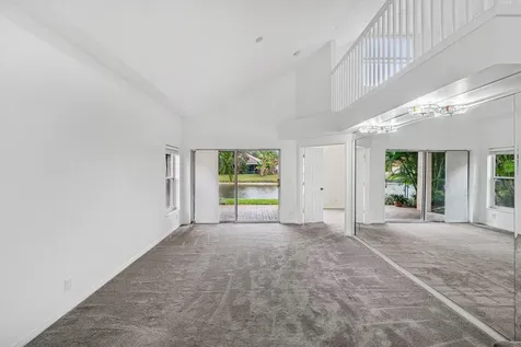 1007 Via Jardin Riviera Beach FL 33418