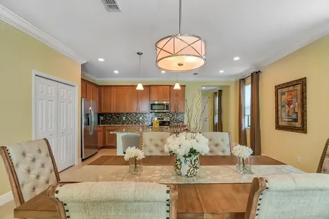 220 SE Via Visconti Port Saint Lucie FL 34952