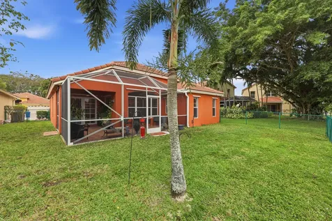 2013 Bonisle Circle Riviera Beach FL 33418