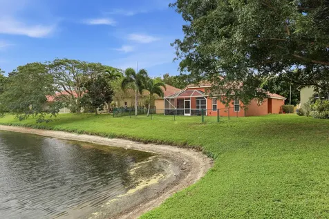 2013 Bonisle Circle Riviera Beach FL 33418