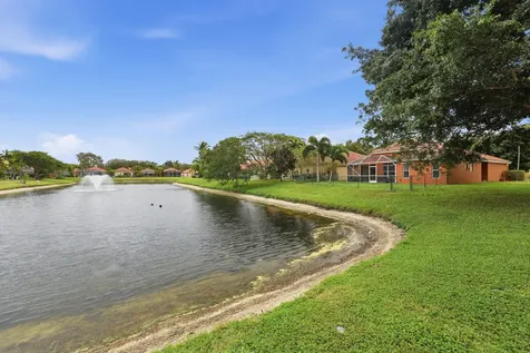 2013 Bonisle Circle Riviera Beach FL 33418