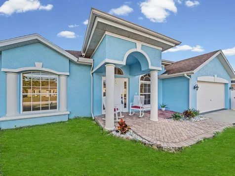 982 Sw Worcester Lane Port Saint Lucie FL 34953