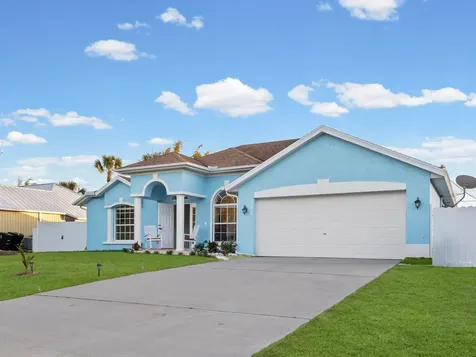 982 Sw Worcester Lane Port Saint Lucie FL 34953