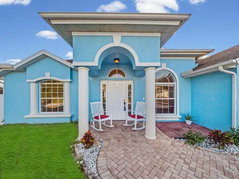 982 Sw Worcester Lane Port Saint Lucie FL 34953