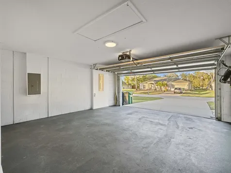 982 Sw Worcester Lane Port Saint Lucie FL 34953
