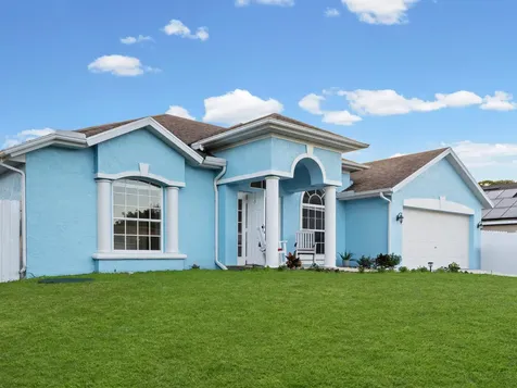 982 Sw Worcester Lane Port Saint Lucie FL 34953