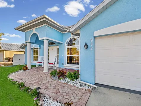 982 Sw Worcester Lane Port Saint Lucie FL 34953