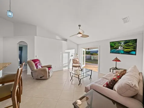 982 Sw Worcester Lane Port Saint Lucie FL 34953