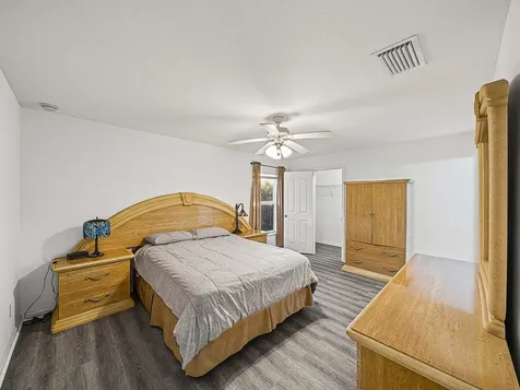 982 Sw Worcester Lane Port Saint Lucie FL 34953