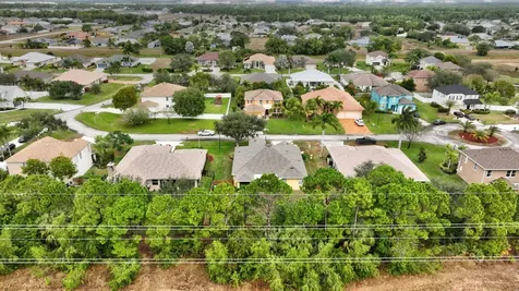 5806 Nw Breezy Brook Court Port Saint Lucie FL 34986