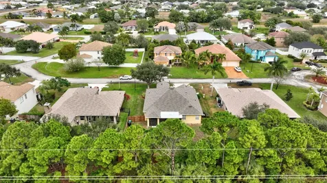 5806 Nw Breezy Brook Court Port Saint Lucie FL 34986