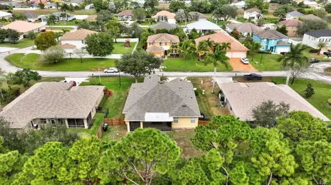 5806 Nw Breezy Brook Court Port Saint Lucie FL 34986
