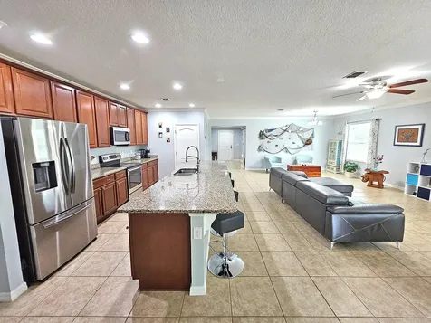 934 Sw Worcester Lane Port Saint Lucie FL 34953