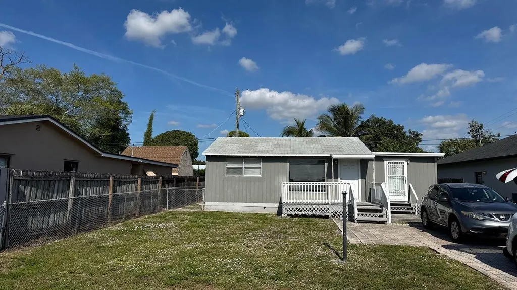 5645 Papaya Road Royal Palm Estates FL 33413