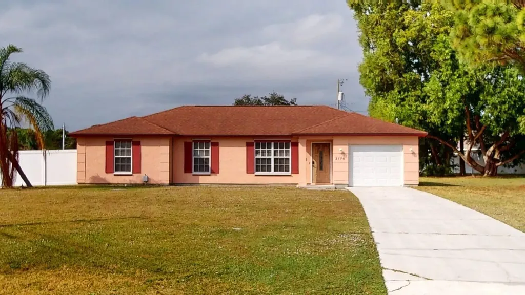2175 SE Heathwood Circle Port Saint Lucie FL 34952