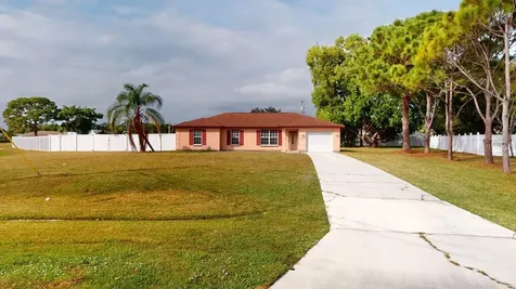 2175 SE Heathwood Circle Port Saint Lucie FL 34952