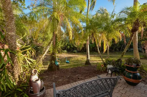 709 Sw Saint Vincent Cove Port Saint Lucie FL 34986