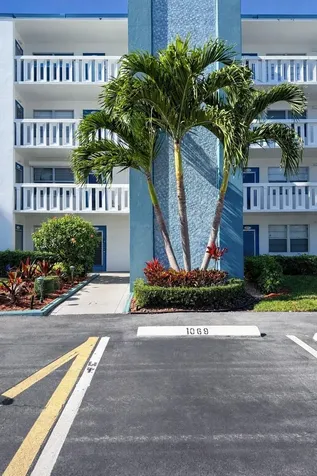 1071 Exeter D Boca Raton FL 33434