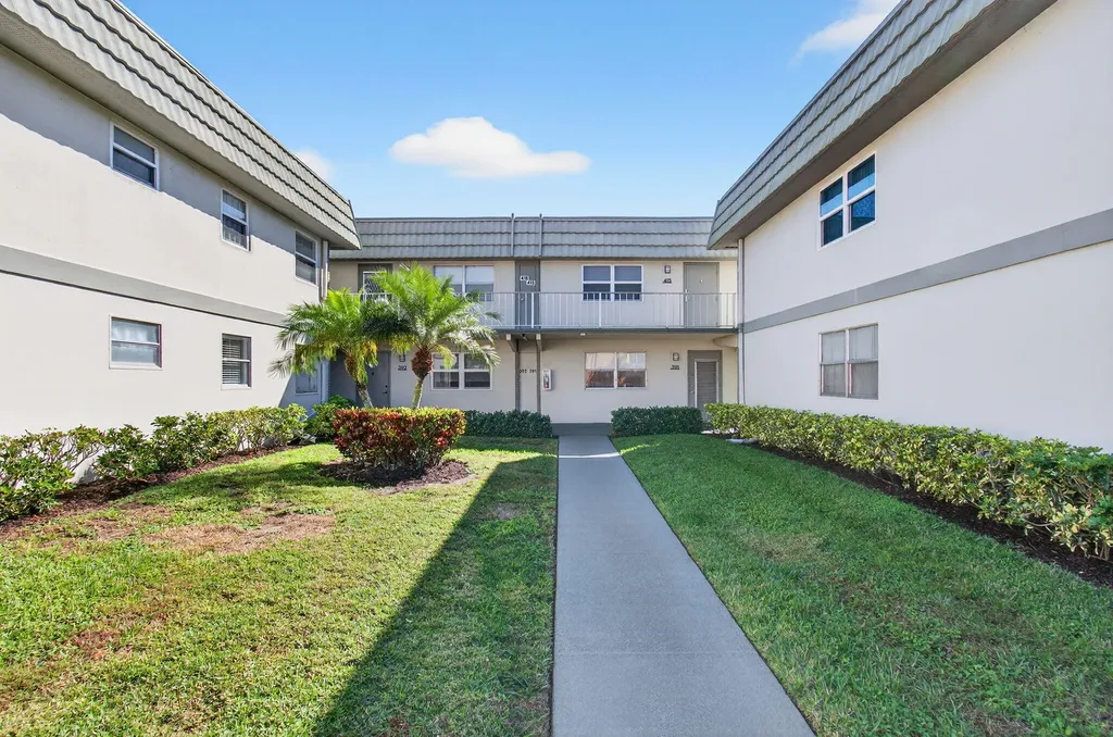 393 Flanders I Delray Beach FL 33484