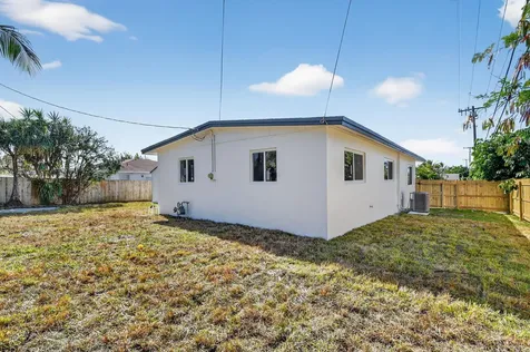 1426 Hillcrest Drive Drive Lake Worth Beach FL 33461