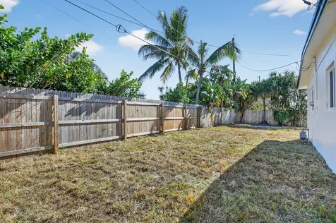 1426 Hillcrest Drive Drive Lake Worth Beach FL 33461