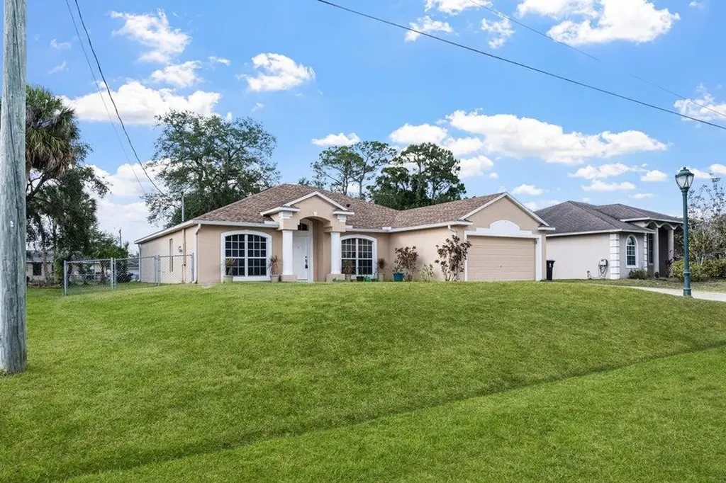 1573 Sw Fortune Road Port Saint Lucie FL 34953