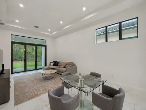 176 Se Via Sangro Port Saint Lucie FL 34952