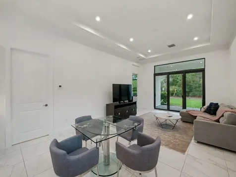 176 Se Via Sangro Port Saint Lucie FL 34952