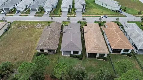 176 Se Via Sangro Port Saint Lucie FL 34952