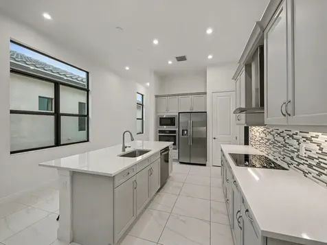 176 Se Via Sangro Port Saint Lucie FL 34952