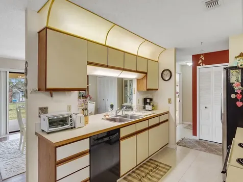 2543 Se Price Court Port Saint Lucie FL 34953