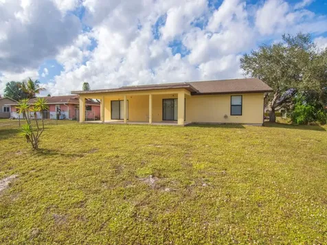 2543 Se Price Court Port Saint Lucie FL 34953