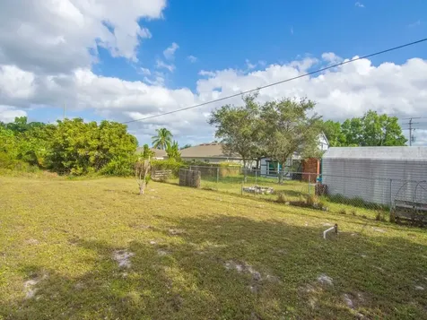 2543 Se Price Court Port Saint Lucie FL 34953