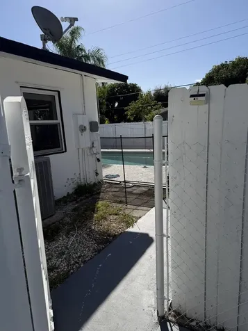 1014 W Drew Street Lantana FL 33462