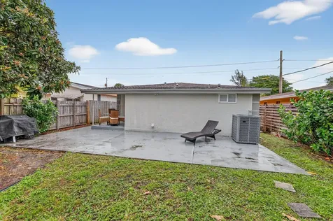 698 Ne 36th Street Oakland Park FL 33334