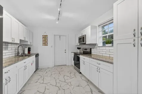 698 Ne 36th Street Oakland Park FL 33334