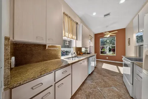 111 Nw Bentley Circle Port Saint Lucie FL 34986