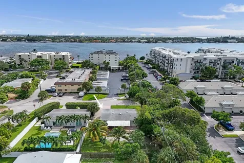 1205 S Lake Drive Lantana FL 33462