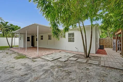 1205 S Lake Drive Lantana FL 33462