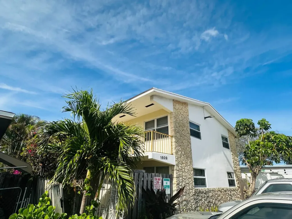 1609 S Federal Highway Lake Worth Beach FL 33460