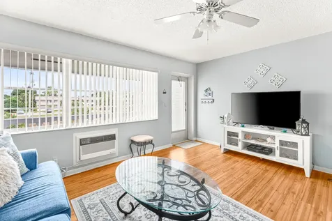 309 Sheffield M West Palm Beach FL 33417
