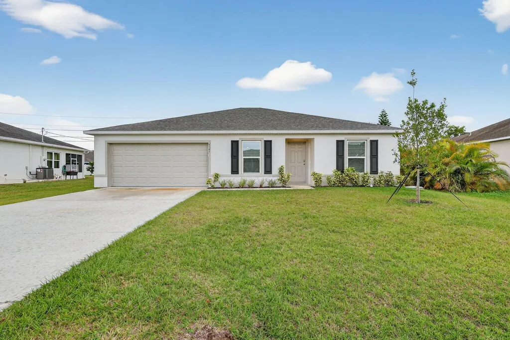 2121 SE Mandrake Circle Port Saint Lucie FL 34952