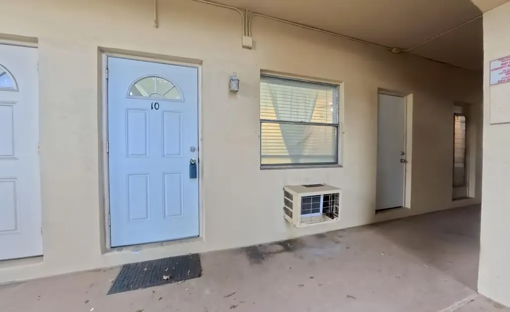 2621 Grant Street Hollywood FL 33020